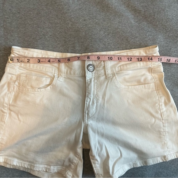 American Eagle white midi super stretch shorts size 6 - Picture 8 of 10